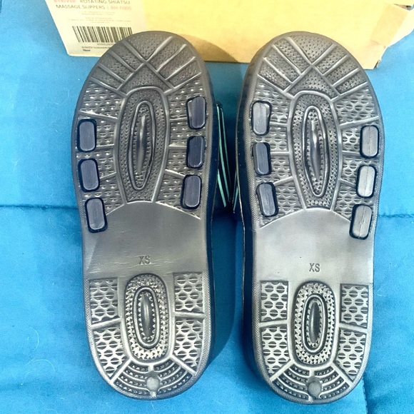 Hi there it’s Loraine,Slippers brand new not worn - Picture 2 of 4